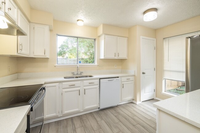 Building Photo - 2799 Wood Hollow Dr