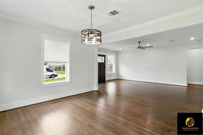 Building Photo - 522 Caplin St