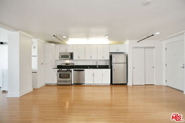 Building Photo - 253 S Broadway