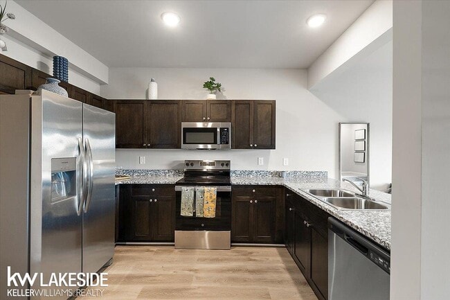 Building Photo - 28132 Delano Dr