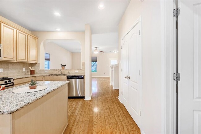 Building Photo - 2205 Independence Dr