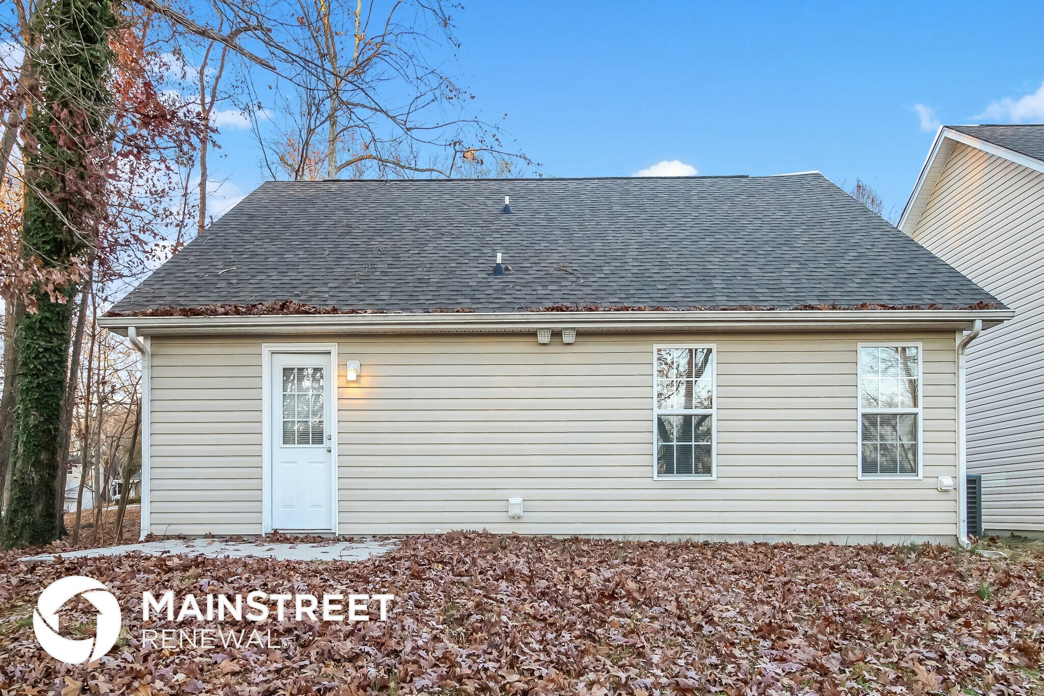 Building Photo - 3923 Springbrook Dr