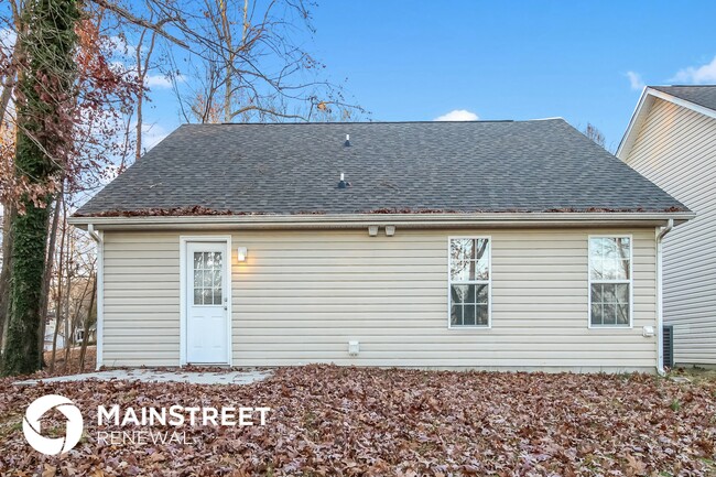 Building Photo - 3923 Springbrook Dr