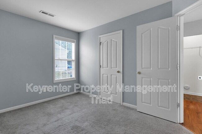 Building Photo - 540 Lake Way