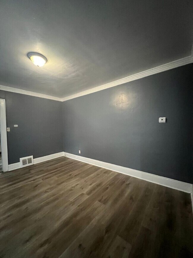 Building Photo - 9913 Mt Auburn Ave