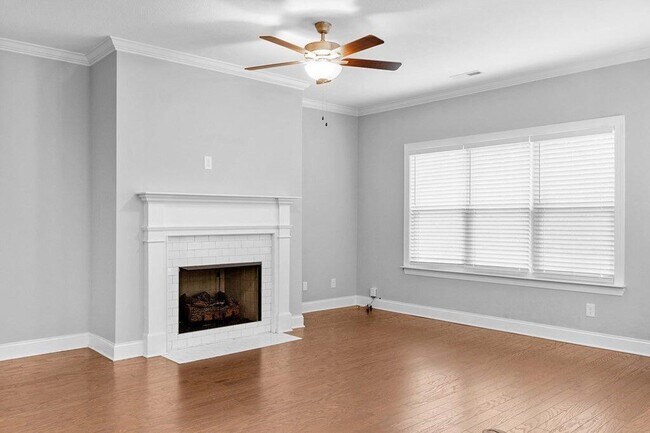 Building Photo - 5120 Meadowbend Dr NE