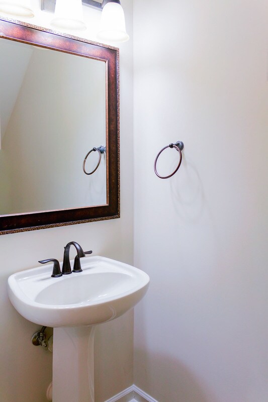 Building Photo - 2204 Valley Haven Dr