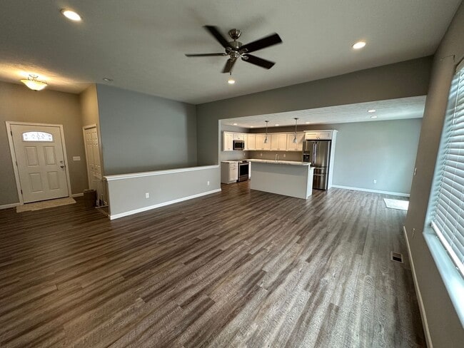 Building Photo - $2500 - Beautiful 3 bed 2 bath home in South Sioux City