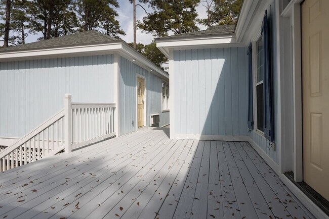 Building Photo - 152 Avenue of Oaks