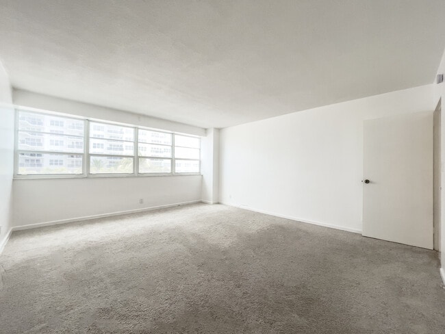 Building Photo - 3430 Galt Ocean Dr