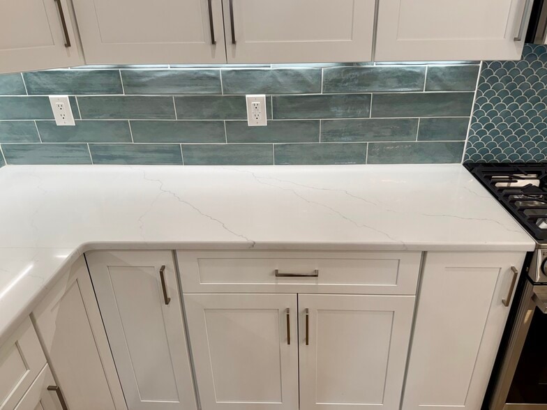 Building Photo - 906 Main St