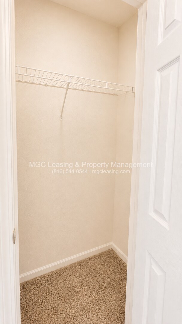Building Photo - Creekwood Park Townhomes: 3 bedroom Duplex with unique floor plan for rent in the Northland
