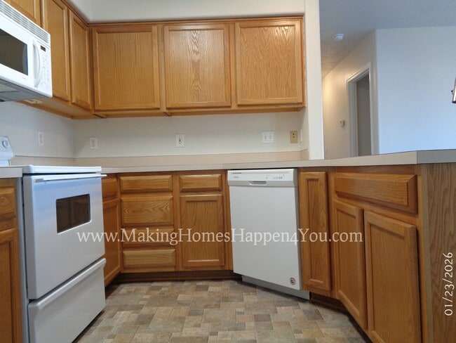 Building Photo - 7475 Parkplace Dr NE