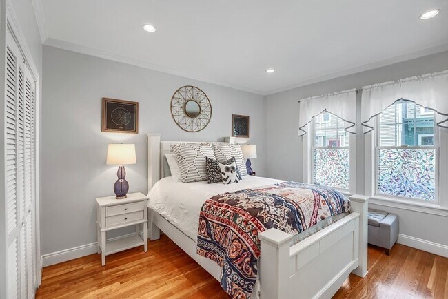 Building Photo - 7 Leeds St