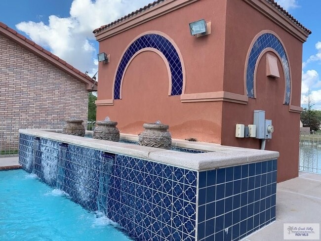 Building Photo - 2200 Laredo Rd