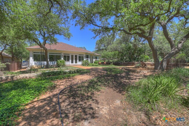 Building Photo - 1164 Fairway Dr