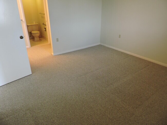 Building Photo - 701 Seafarer Cir