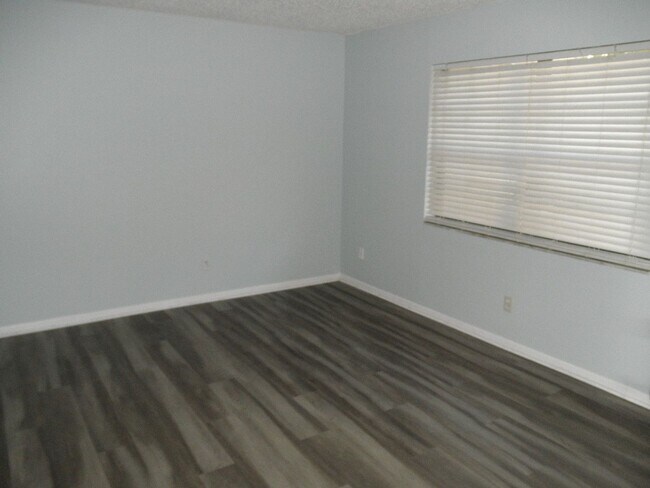 Building Photo - Summit Villas