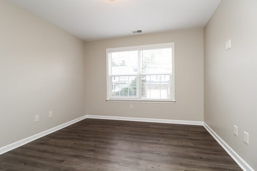 Building Photo - 7883 Rainey Dr