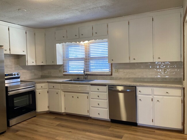 Building Photo - Remodeled 4 Bedroom Ranch on the Westside!