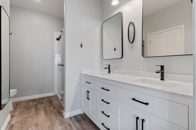 Building Photo - Beautifully upgraded 2Bed 2Bath in Solera Anthem 55+