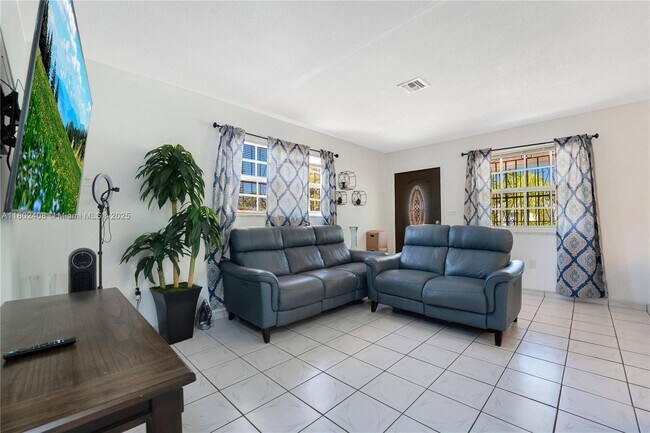 Primary Photo - 460 NE 75th St