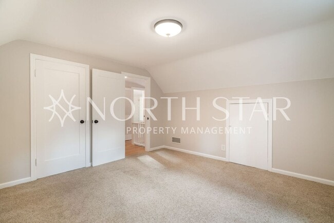 Building Photo - Newly Remodeled Lake Oswego Cottage With Lake Access.