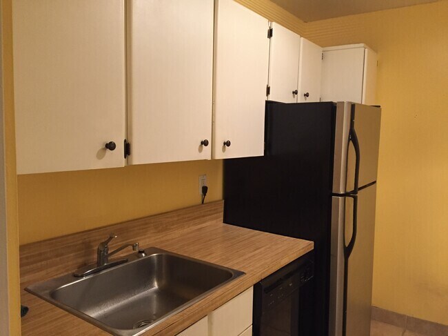 Building Photo - 412 Benedict Ave