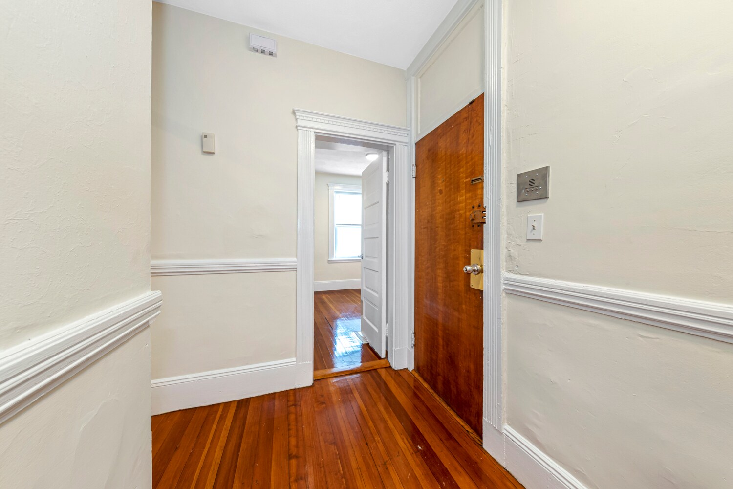 Building Photo - 46 Brackett St