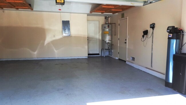 Building Photo - San Ramon's Lovely Windemere, Canadora Two Story Home 3 Br. + Loft, 2.5 Ba.