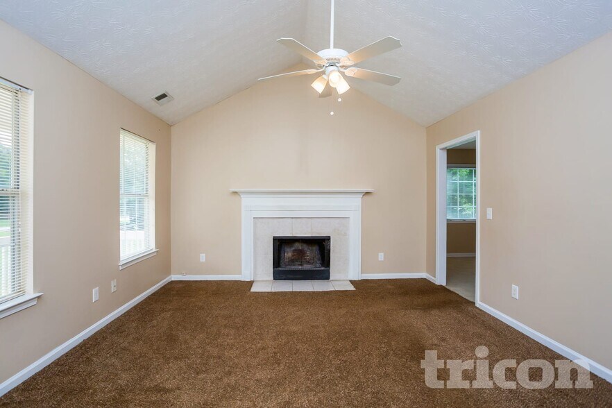 Building Photo - 100 5 Oaks Dr