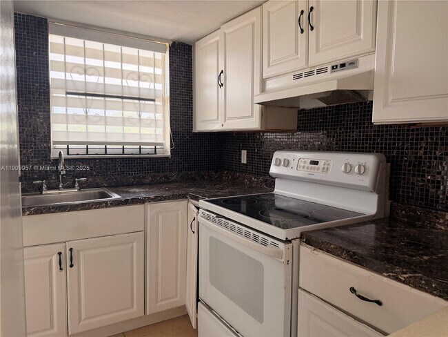 Primary Photo - 13725 NE 6th Ave