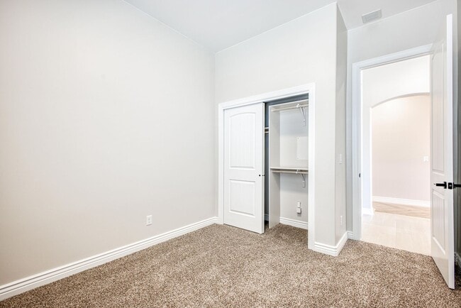 Building Photo - Beautiful East side House 4 bed-2.5 baths, part of The Club that includes Swimming Pool, Gym, Ten...