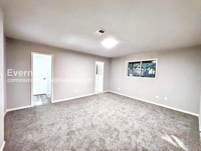 Building Photo - PROMO: Get $500 off the first month’s rent when you sign the lease today!! / Spacious Home with G...