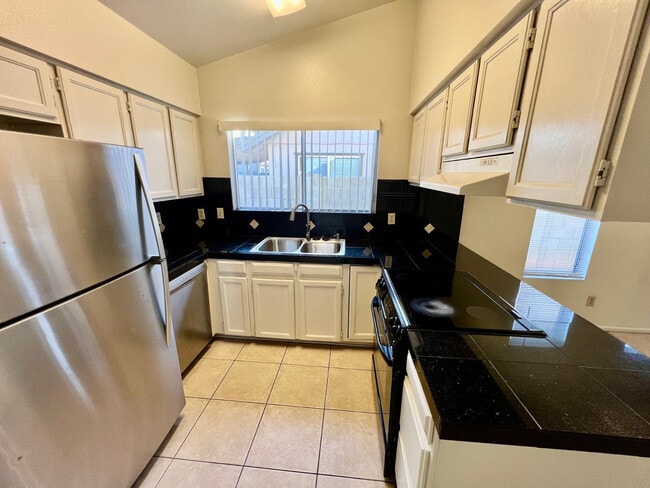 Building Photo - 953 W Emelita Cir