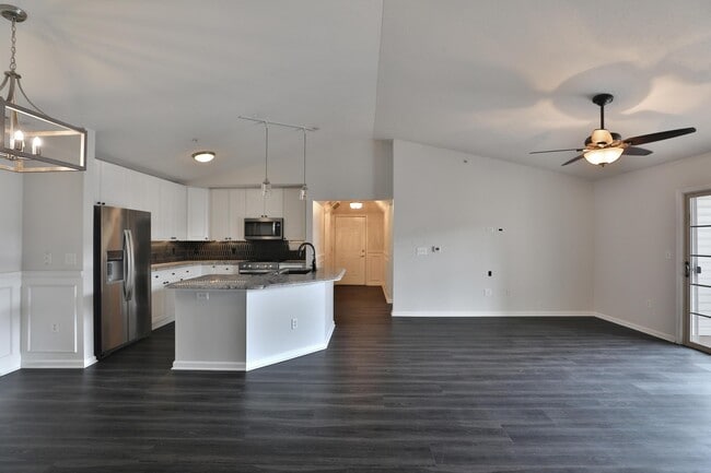 Building Photo - 763 Hidden Springs Dr