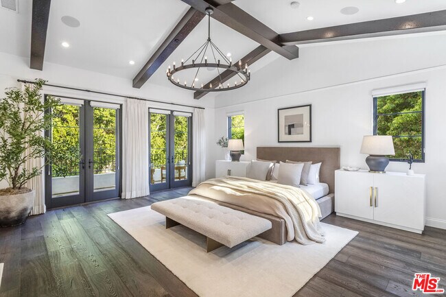 Building Photo - 820 N Vista St