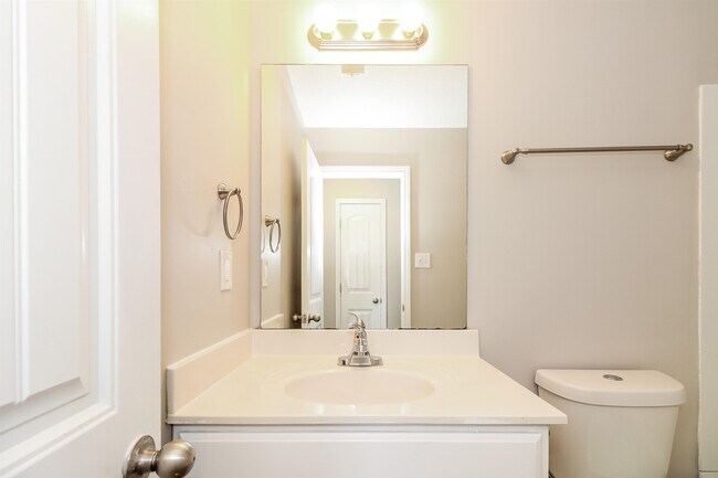 Building Photo - 7395 Brentlawn Dr
