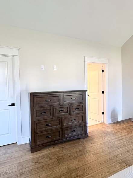 Building Photo - 5052 High Park Hill Dr