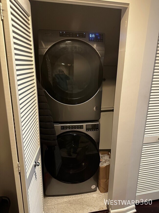 Building Photo - 225 S Sangamon-407