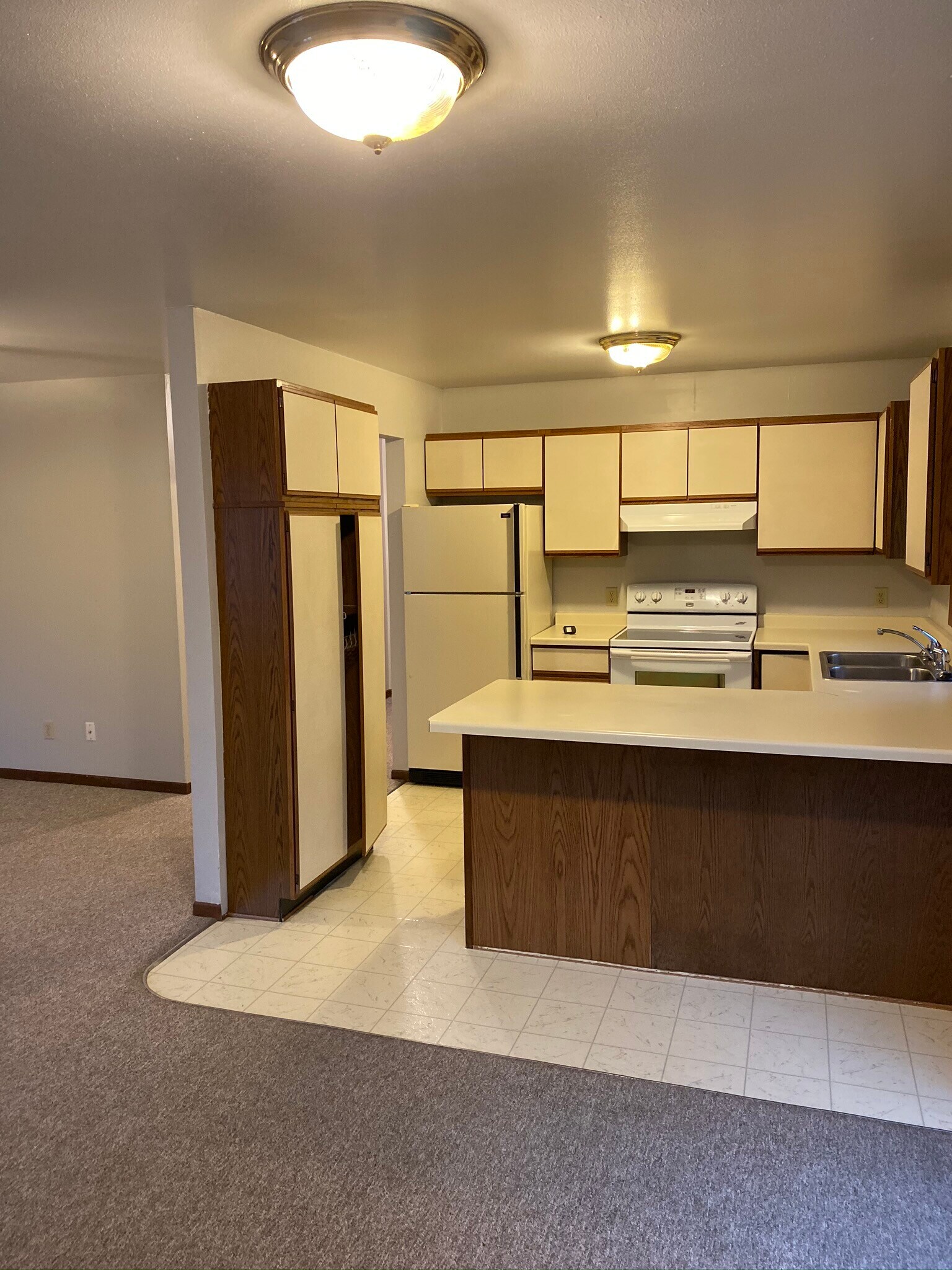 Kitchen - 803 Meadowview Ln