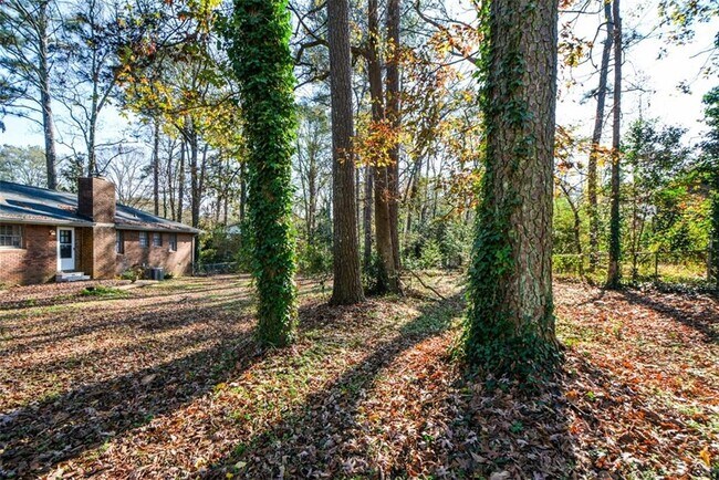 Building Photo - 1316 White Oak St SE