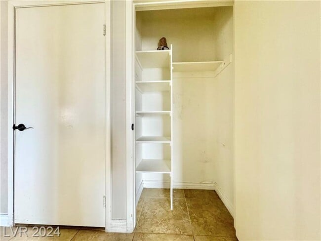 Building Photo - 4819 S Torrey Pines Dr