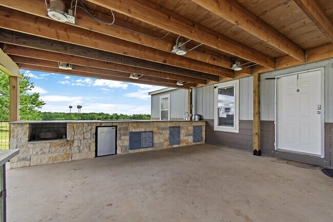 Building Photo - 480 Grandpa Rd