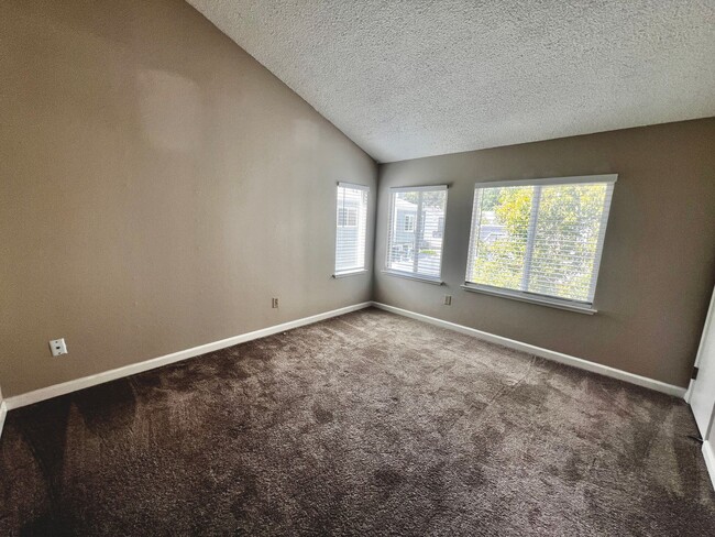 Building Photo - Charming 3-Bedroom Home in Desirable Rohne...