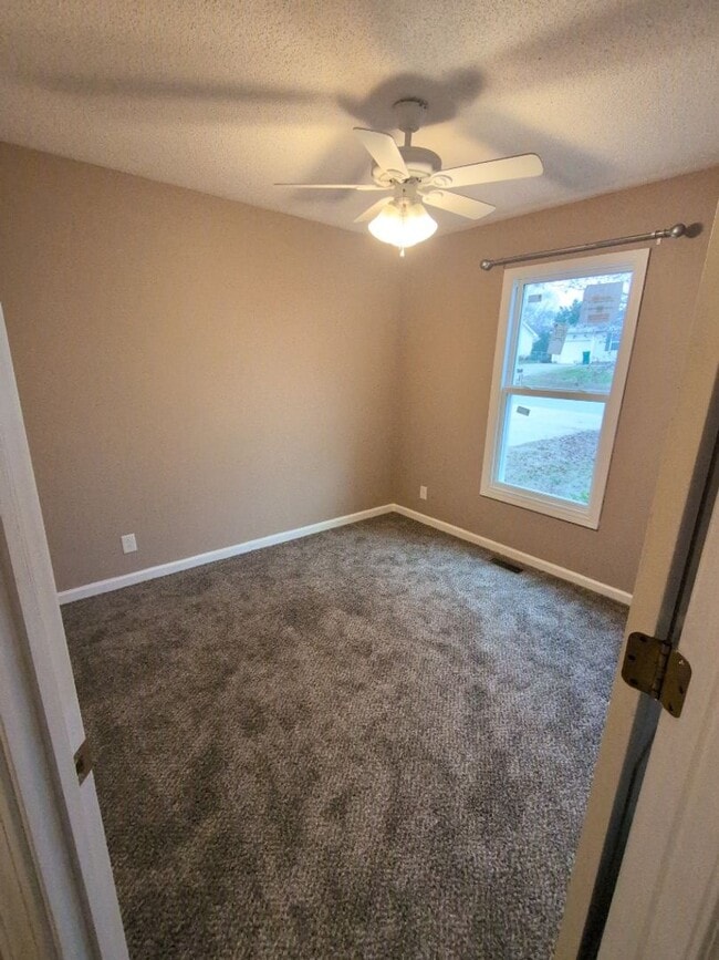 Building Photo - 3218 Tabby Dr