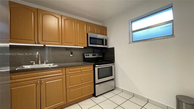 Building Photo - 8250 Byron Ave