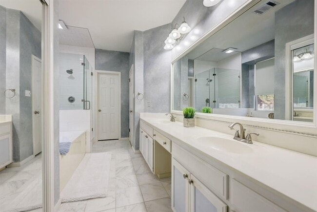 Building Photo - 6516 Clairmont Dr
