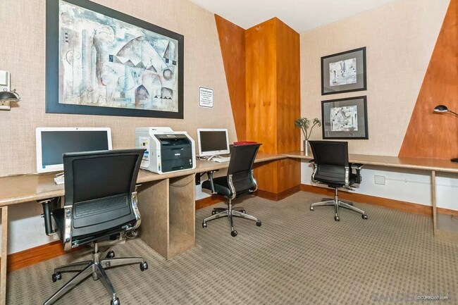 Building Photo - 101 Market St