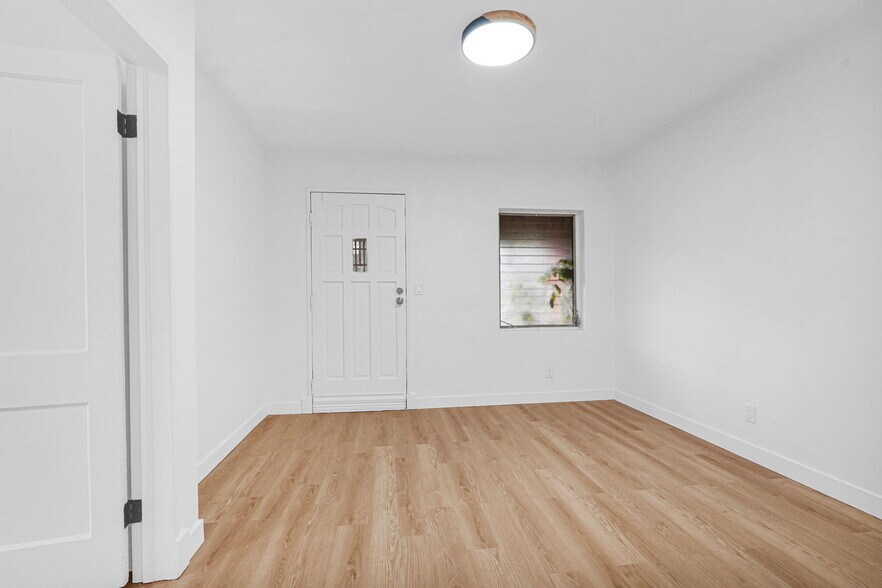 Building Photo - 749 NE 122nd St